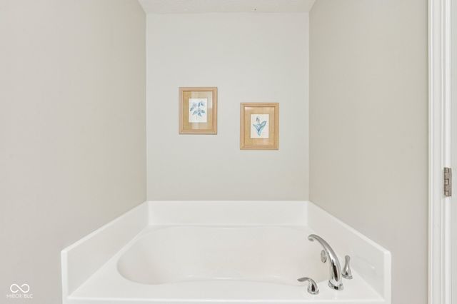 1749 N Creekwater Pass, Greenfield, IN 46140