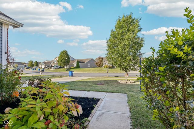 1749 N Creekwater Pass, Greenfield, IN 46140