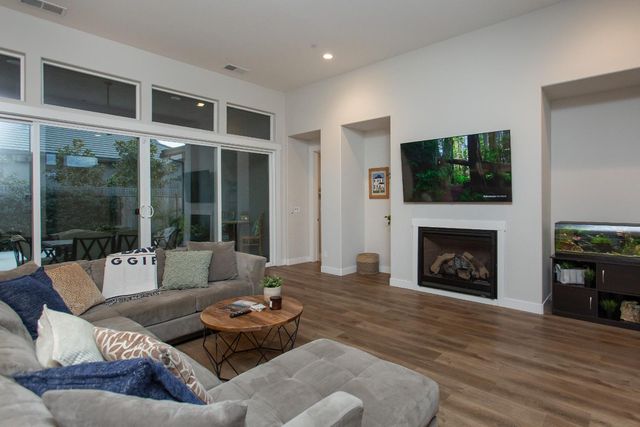 2754 Millstream Ln, Turlock, CA 95382