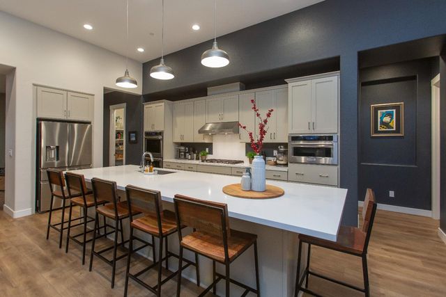 2754 Millstream Ln, Turlock, CA 95382