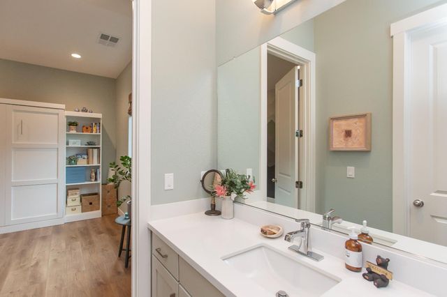 2754 Millstream Ln, Turlock, CA 95382