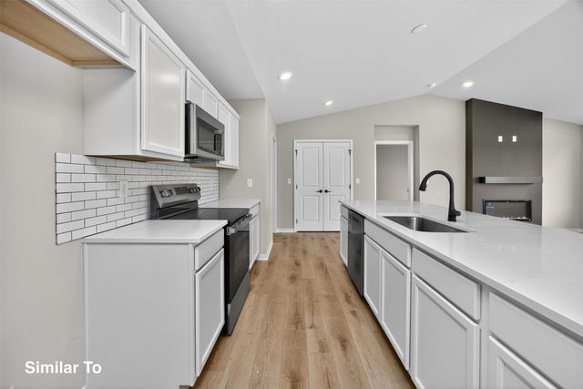 1000 Featherstone Avenue NE, Bondurant, IA 50035