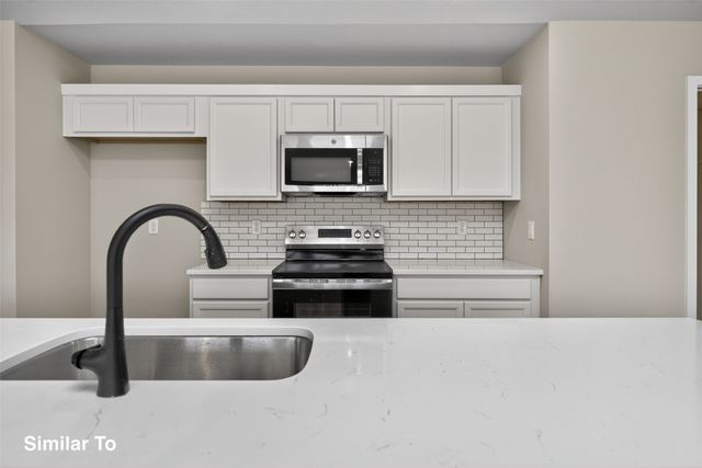 1000 Featherstone Avenue NE, Bondurant, IA 50035