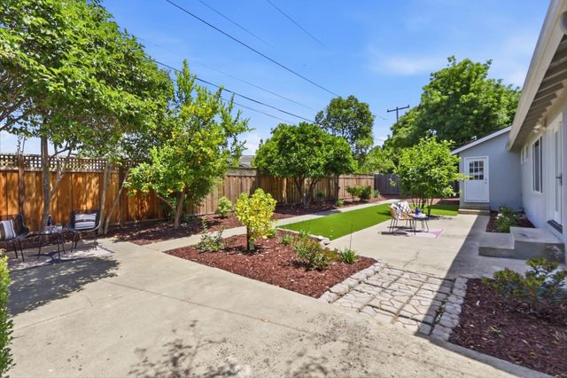 16857 Farley Road, Los Gatos, CA 95032