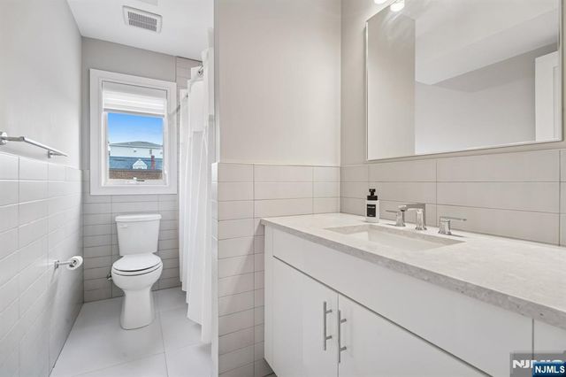 305 8th Street 2, Fairview, NJ 07022