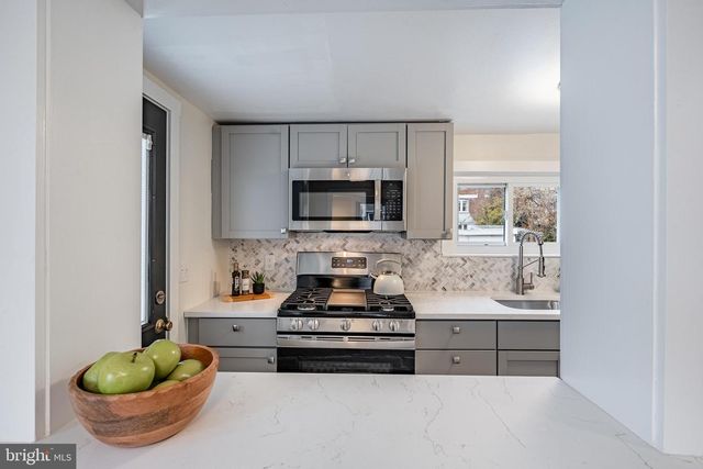 2534 SANDELAND ST, Chester, PA 19013