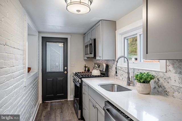 2534 SANDELAND ST, Chester, PA 19013