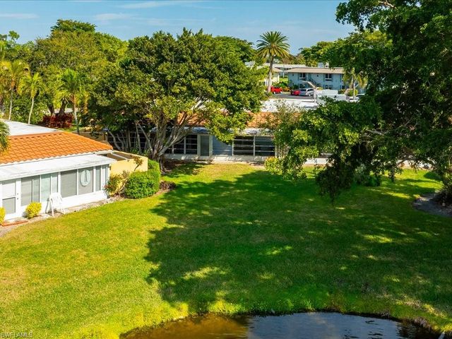 186 Harrison RD H2, Naples, FL 34112