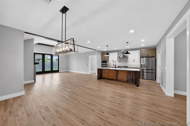 2042 E 130th Street S, Jenks, OK 74037