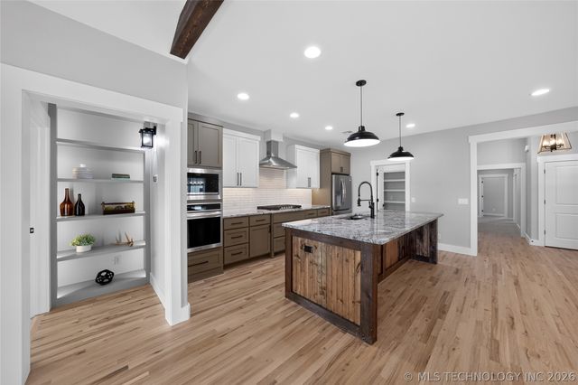 2042 E 130th Street S, Jenks, OK 74037
