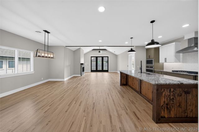 2042 E 130th Street S, Jenks, OK 74037