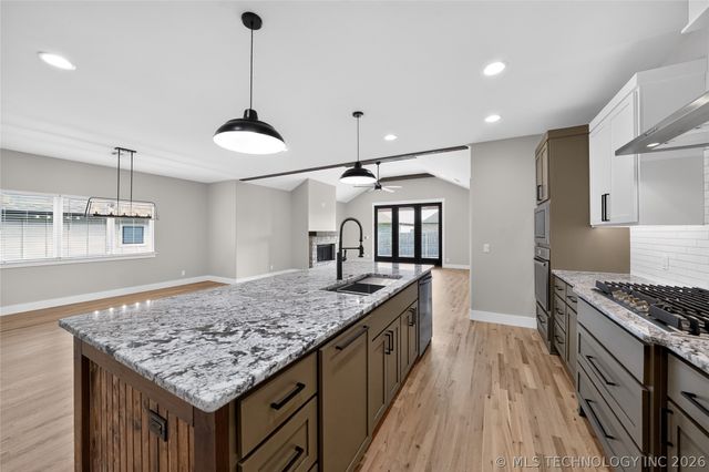 2042 E 130th Street S, Jenks, OK 74037