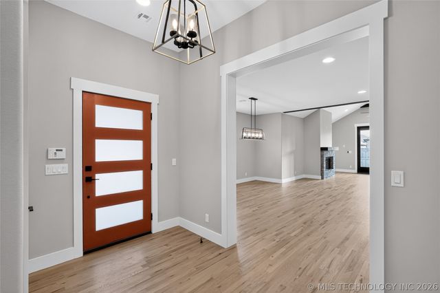 2042 E 130th Street S, Jenks, OK 74037