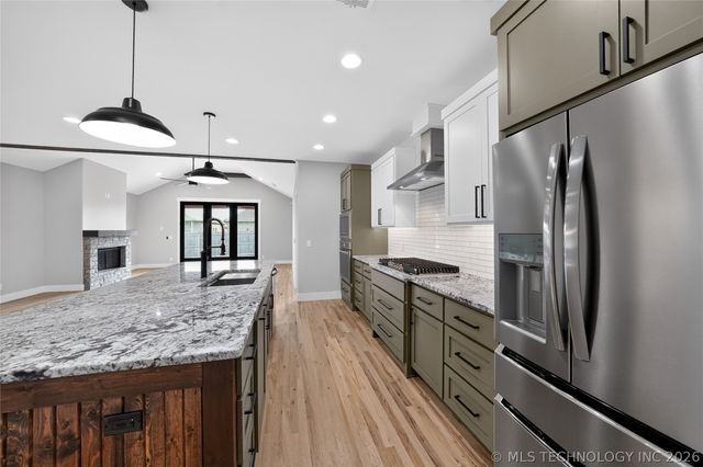 2042 E 130th Street S, Jenks, OK 74037