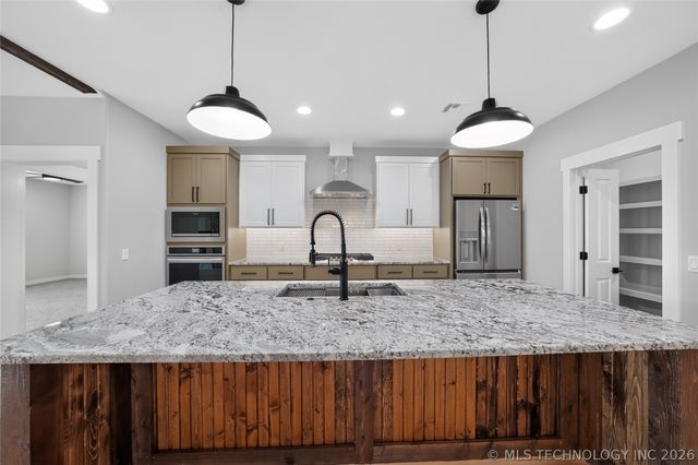 2042 E 130th Street S, Jenks, OK 74037