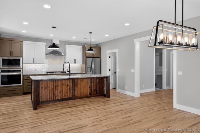 2042 E 130th Street S, Jenks, OK 74037