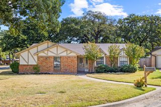 3801 Pleasant Wood Court, Arlington, TX 76016