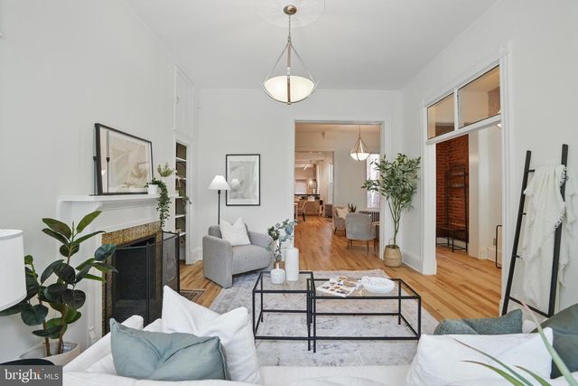 136 R ST NE, Washington, DC 20002