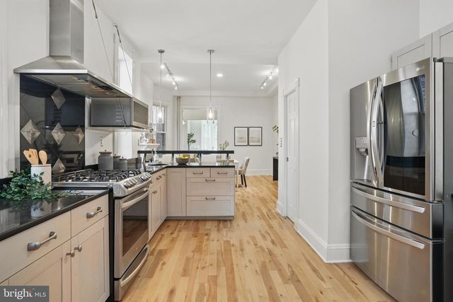 136 R ST NE, Washington, DC 20002