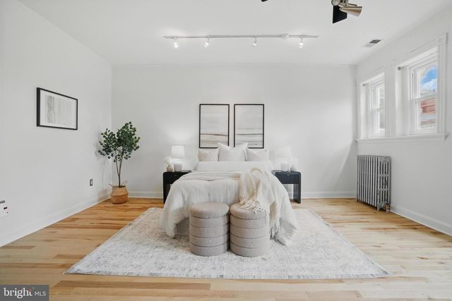 136 R ST NE, Washington, DC 20002