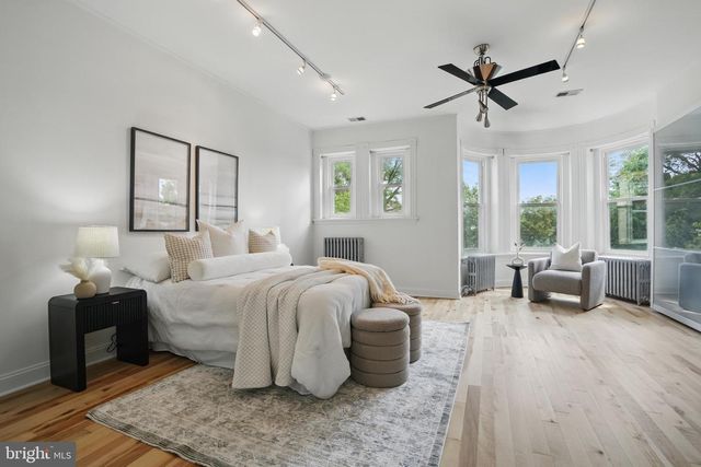 136 R ST NE, Washington, DC 20002