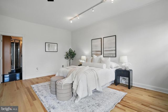 136 R ST NE, Washington, DC 20002