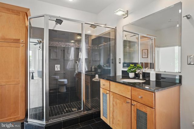 136 R ST NE, Washington, DC 20002