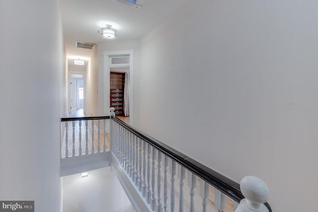 136 R ST NE, Washington, DC 20002