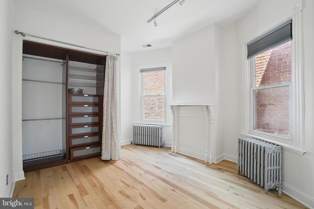 136 R ST NE, Washington, DC 20002