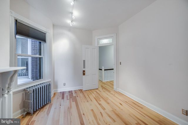 136 R ST NE, Washington, DC 20002