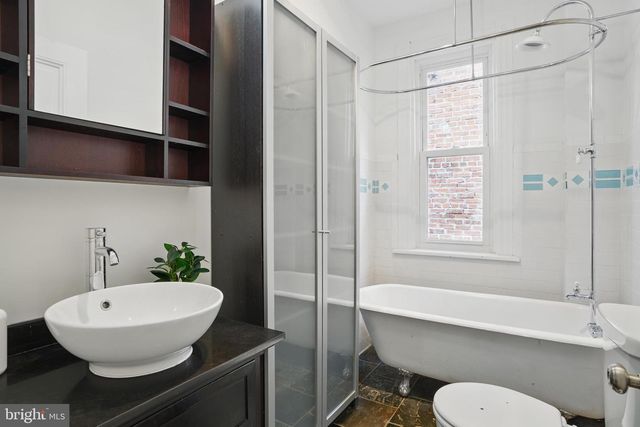 136 R ST NE, Washington, DC 20002