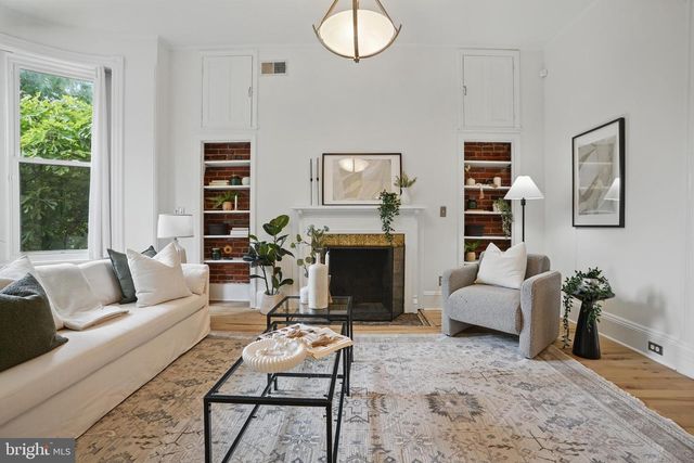 136 R ST NE, Washington, DC 20002