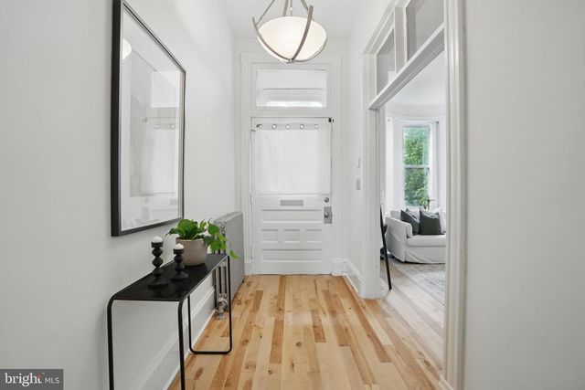 136 R ST NE, Washington, DC 20002