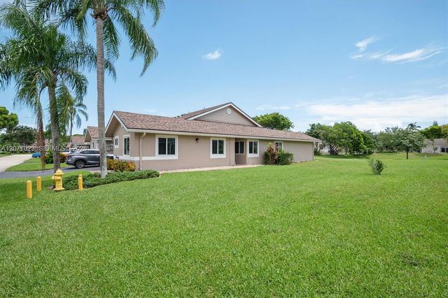 5200 W Lakes Drive, Deerfield Beach, FL 33442