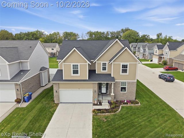 47375 Bayside Circle, Chesterfield, MI 48047