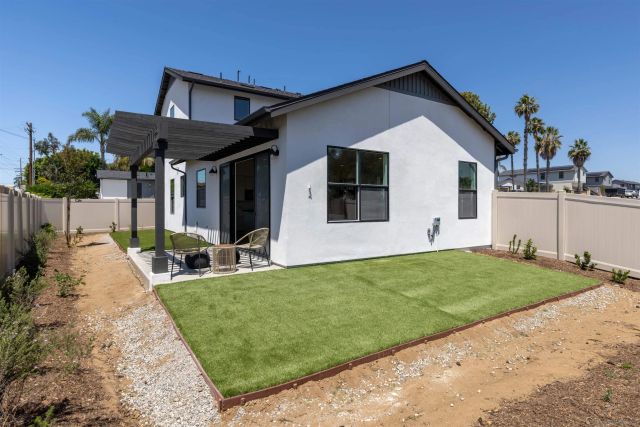 702 Passion Court, Vista, CA 92083