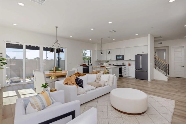 702 Passion Court, Vista, CA 92083