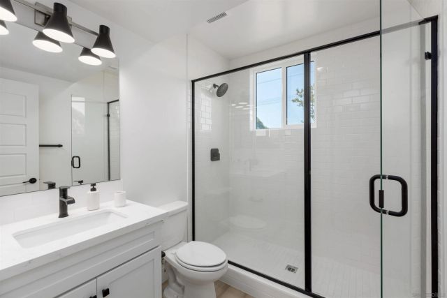 702 Passion Court, Vista, CA 92083