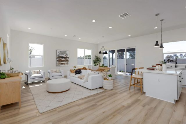 702 Passion Court, Vista, CA 92083