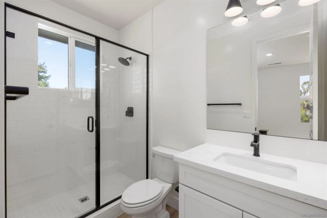 702 Passion Court, Vista, CA 92083