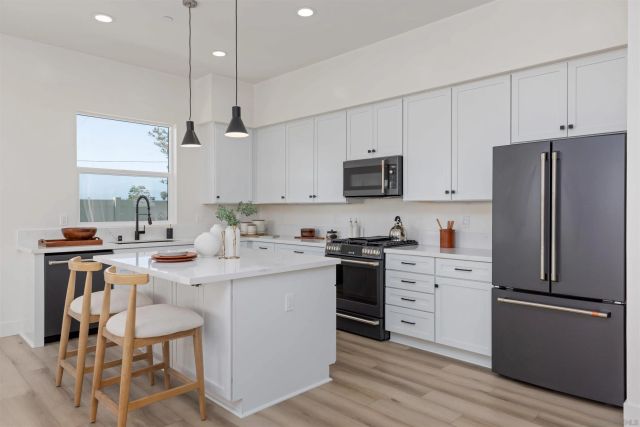 702 Passion Court, Vista, CA 92083