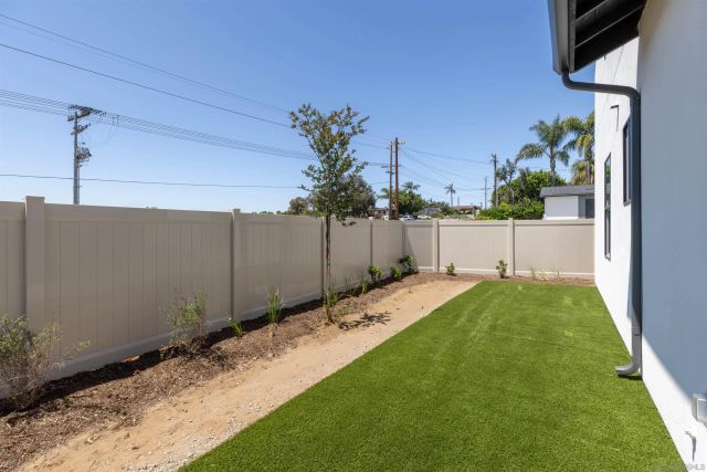 702 Passion Court, Vista, CA 92083