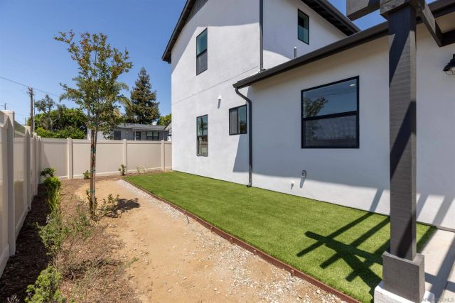 702 Passion Court, Vista, CA 92083