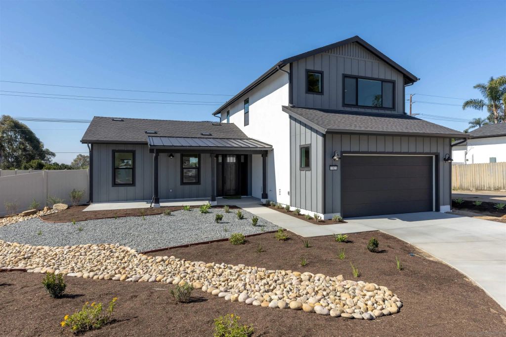 702 Passion Court, Vista, CA 92083