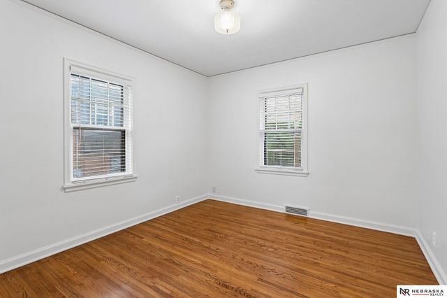 5153 Lake Street, Omaha, NE 68104