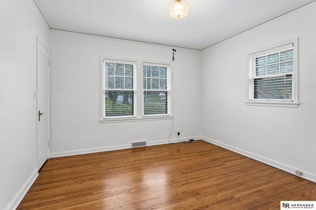 5153 Lake Street, Omaha, NE 68104