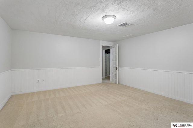 5153 Lake Street, Omaha, NE 68104