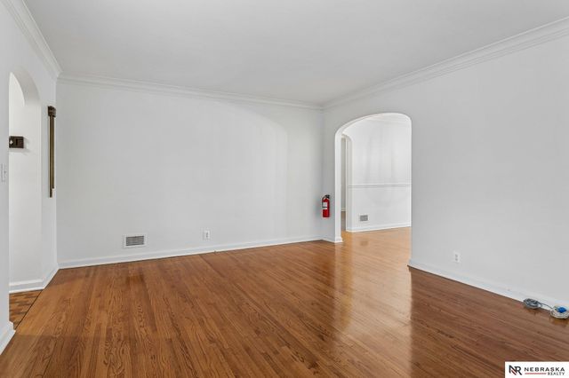 5153 Lake Street, Omaha, NE 68104