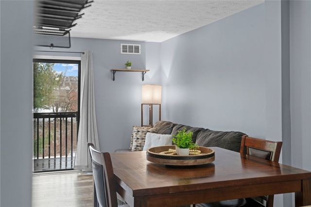 203 Woodhaven Dr, Seven Fields Boro, PA 16046