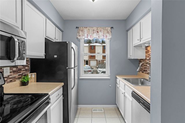 203 Woodhaven Dr, Seven Fields Boro, PA 16046